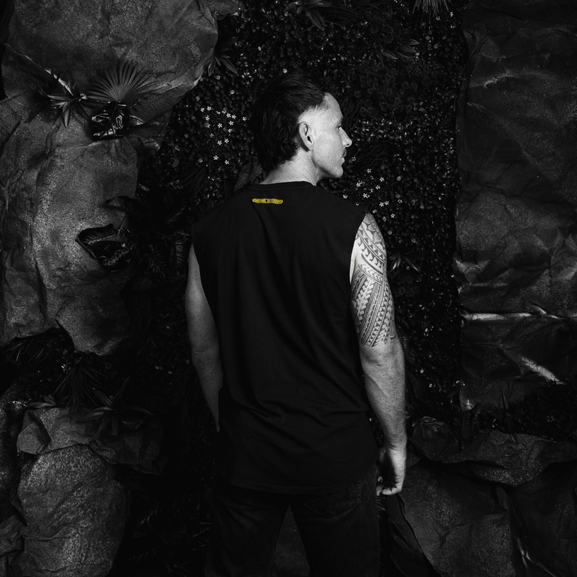 10. Muscle Tee Savage Washed black