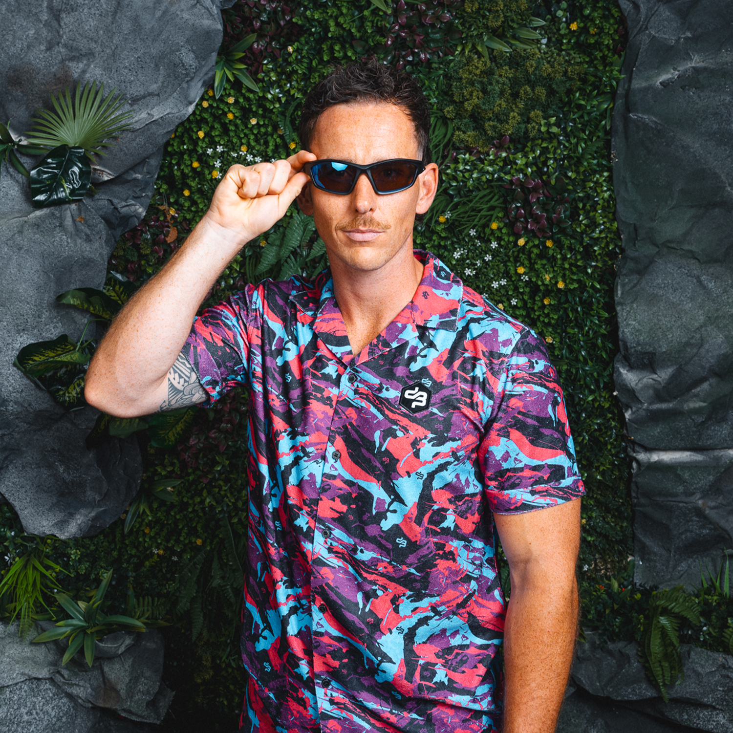 62. Sunglasses Rave black image