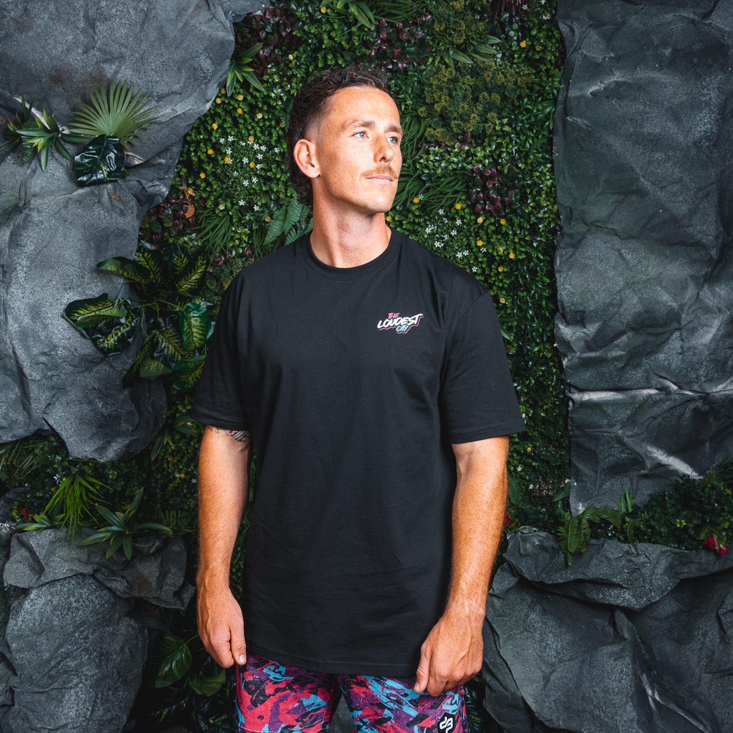 08. T-shirt Graffiti Black loose fit image